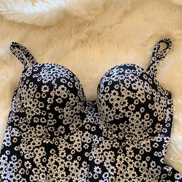 Old Navy Floral Bustier One-piece bathing suit - Picture 2 of 8